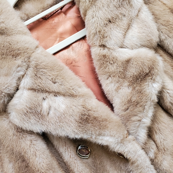 Vintage Tissavel Neutral Faux Fur Coat - Picture 10 of 11